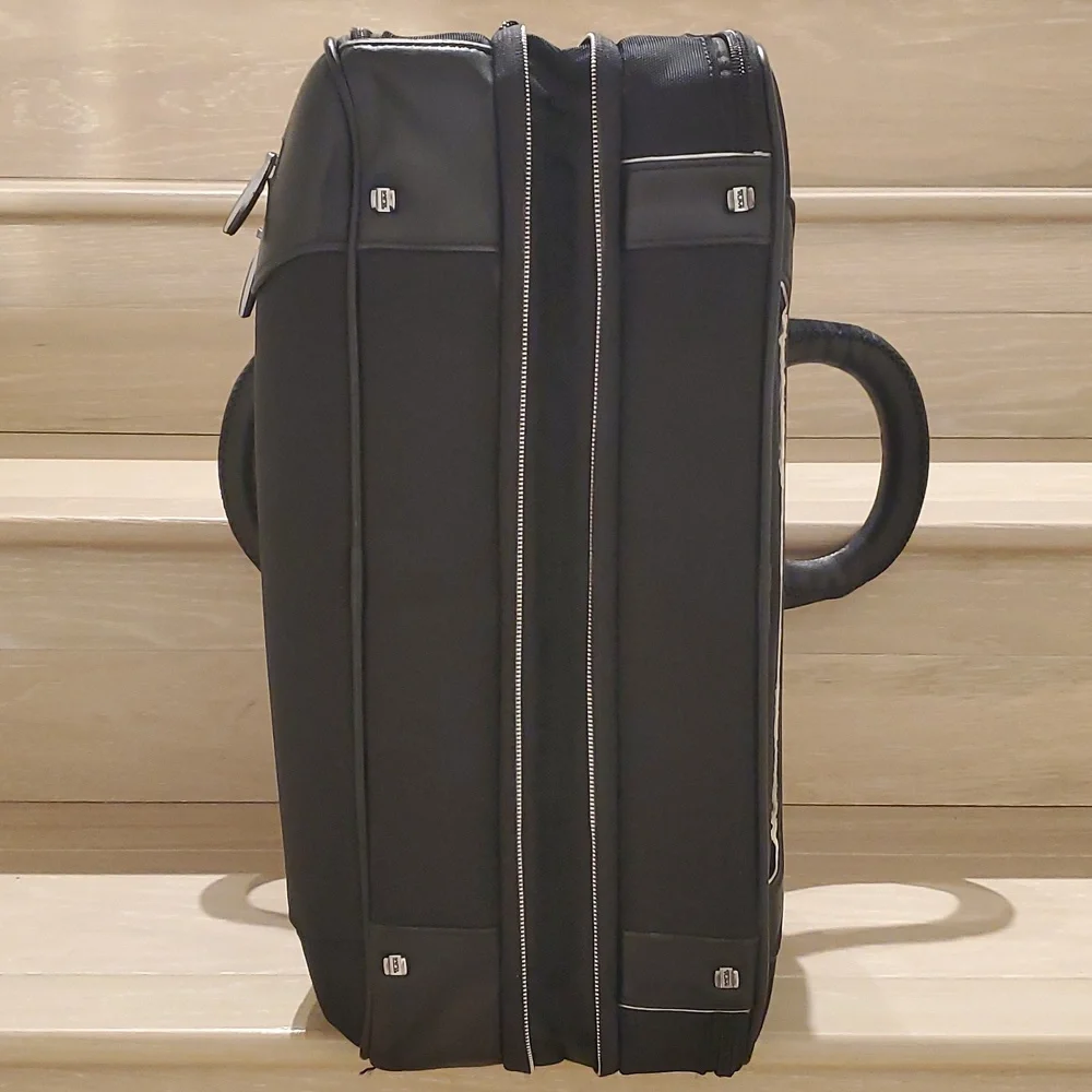 Tumi Arrivé T-Pass Kennedy Expandable Deluxe Brief Laptop Carryall Brief…